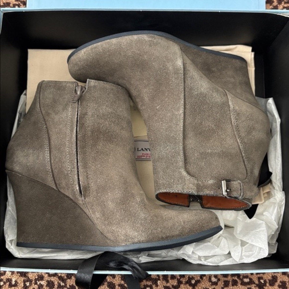 💖 Like NEW 💖 Lanvin Grey Suede Wedge Booties